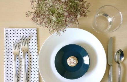 A Refreshing Summer Table Setting: 2 Ways