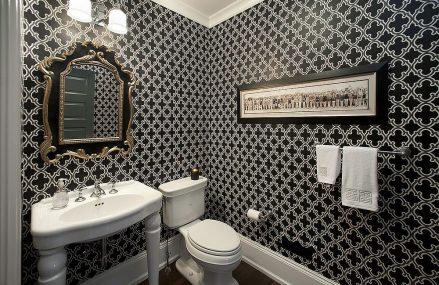 Always on Trend: 20 Powder Rooms in Black and White